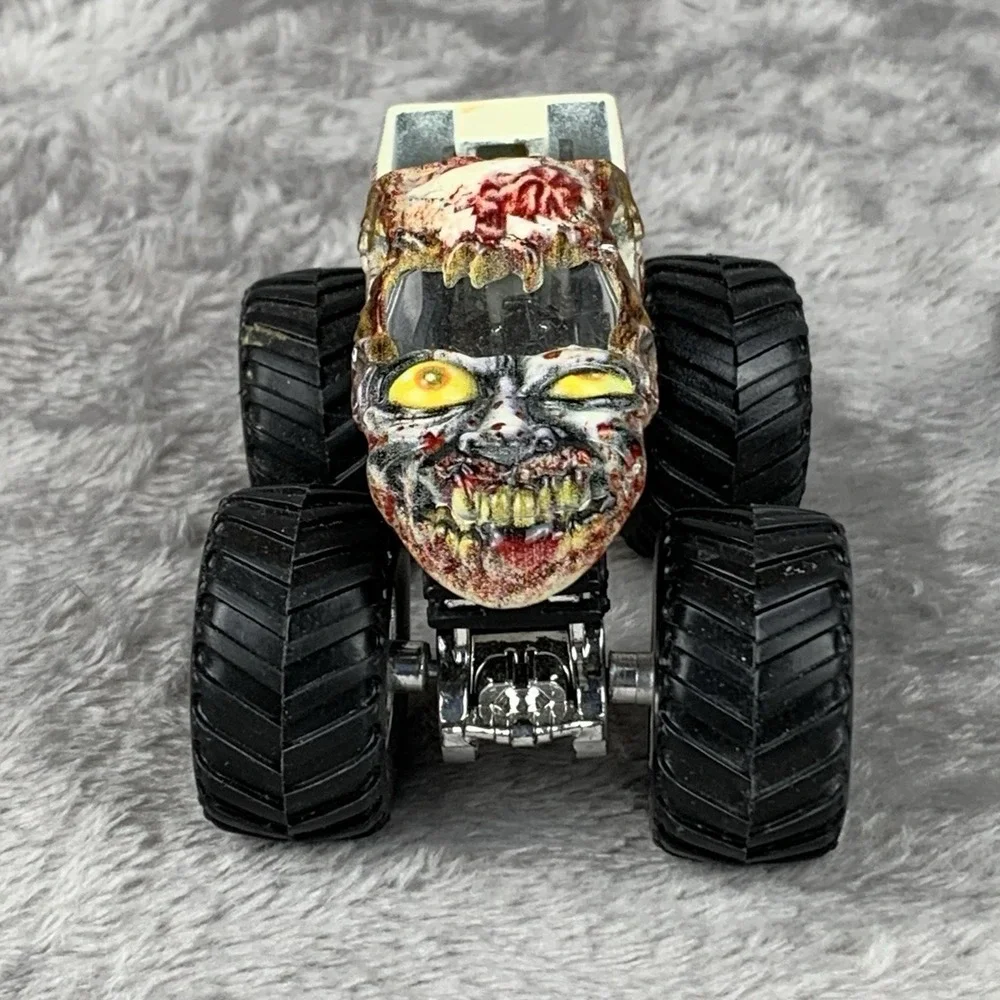Hot Wheels Monster Trucks lot of 2 Trucks 1:64 Zombie & Wild Thang Preowned